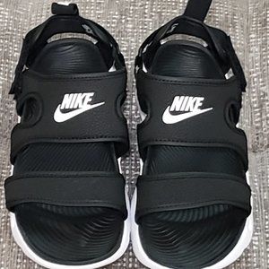 Nike Mens Owaysis Black Sandal Slides! Wore one time, check out the pictures!